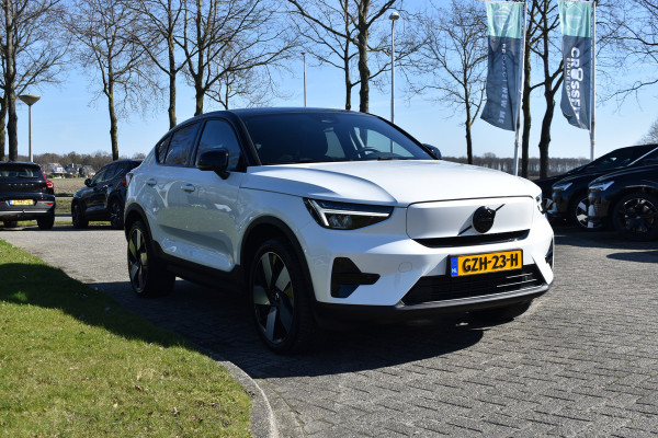 Volvo EC40 Extended Range Plus 82 kWh / Black Sheep pakket met zwart dak / Fjord Blue tapijt / 20" Velgen /