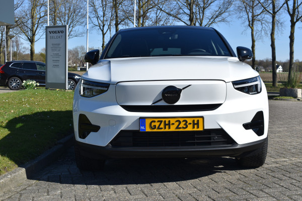 Volvo EC40 Extended Range Plus 82 kWh / Black Sheep pakket met zwart dak / Fjord Blue tapijt / 20" Velgen /