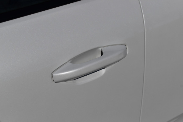 Volvo EC40 Extended Range Plus 82 kWh / Black Sheep pakket met zwart dak / Fjord Blue tapijt / 20" Velgen /