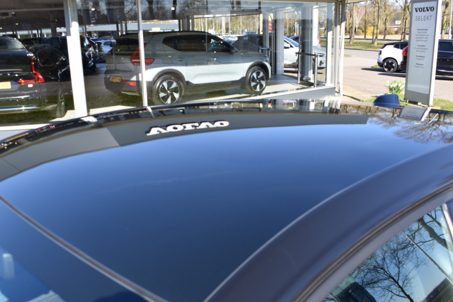 Volvo EC40 Extended Range Plus 82 kWh / Black Sheep pakket met zwart dak / Fjord Blue tapijt / 20" Velgen /