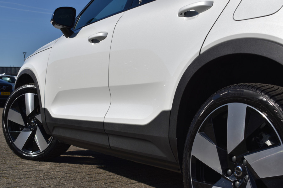 Volvo EC40 Extended Range Plus 82 kWh / Black Sheep pakket met zwart dak / Fjord Blue tapijt / 20" Velgen /