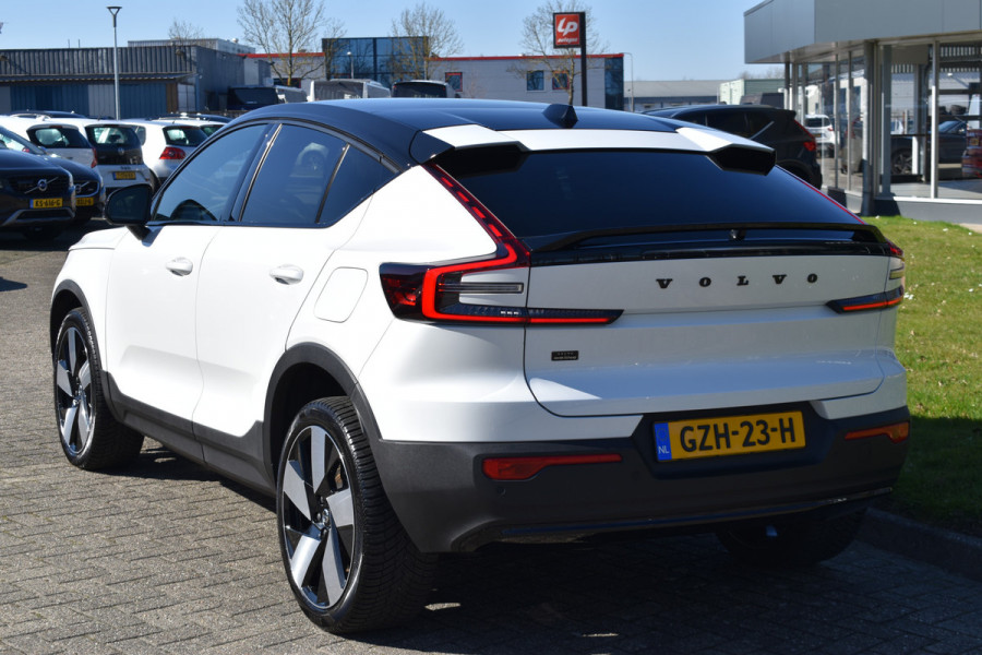 Volvo EC40 Extended Range Plus 82 kWh / Black Sheep pakket met zwart dak / Fjord Blue tapijt / 20" Velgen /