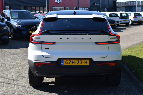 Volvo EC40 Extended Range Plus 82 kWh / Black Sheep pakket met zwart dak / Fjord Blue tapijt / 20" Velgen /