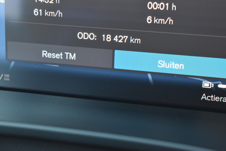 Volvo EC40 Extended Range Plus 82 kWh / Black Sheep pakket met zwart dak / Fjord Blue tapijt / 20" Velgen /