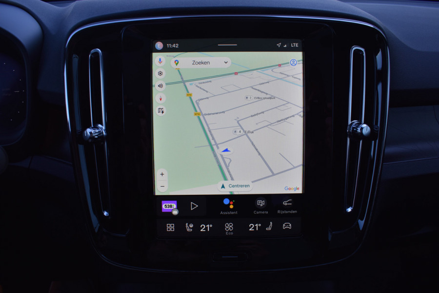 Volvo EC40 Extended Range Plus 82 kWh / Black Sheep pakket met zwart dak / Fjord Blue tapijt / 20" Velgen /