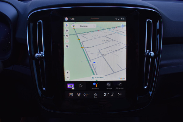 Volvo EC40 Extended Range Plus 82 kWh / Black Sheep pakket met zwart dak / Fjord Blue tapijt / 20" Velgen /