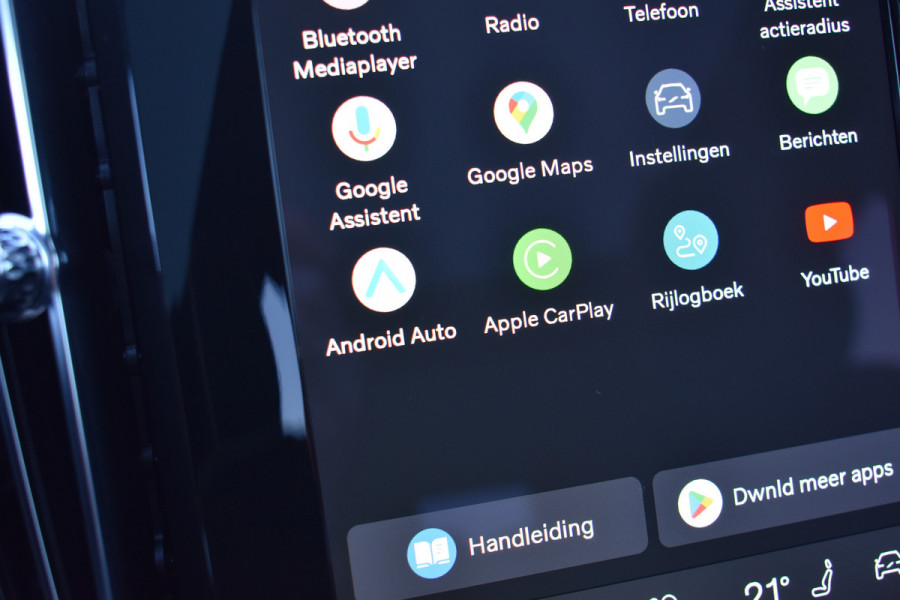 Volvo EC40 Extended Range Plus 82 kWh / Black Sheep pakket met zwart dak / Fjord Blue tapijt / 20" Velgen /