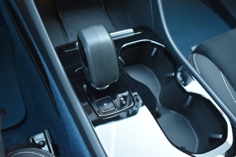 Volvo EC40 Extended Range Plus 82 kWh / Black Sheep pakket met zwart dak / Fjord Blue tapijt / 20" Velgen /