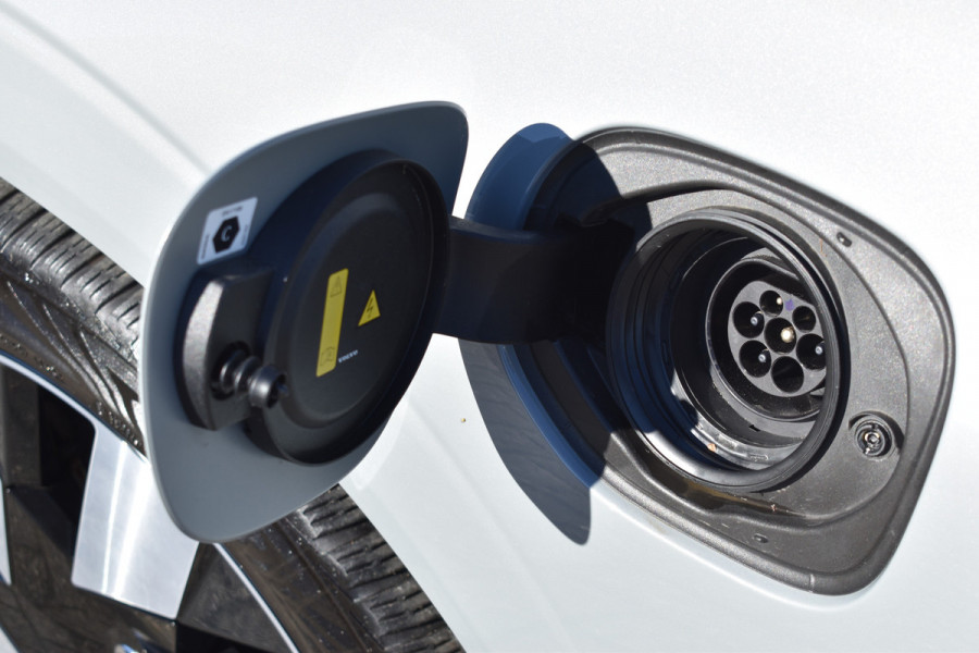 Volvo XC60 T6 AWD 350PK Plug-in Hybrid Ultimate Dark / Head-Up / Trekhaak / Blis / 360 Camera / Schuif/kanteldak /