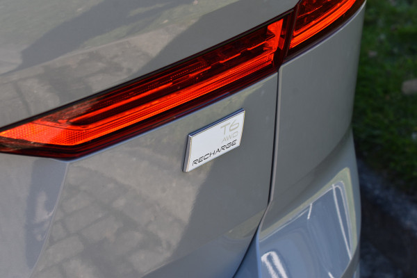 Volvo XC60 T6 AWD 350PK Plug-in Hybrid Ultimate Dark / Head-Up / Trekhaak / Blis / 360 Camera / Schuif/kanteldak /