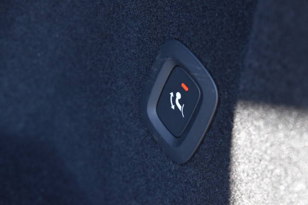 Volvo XC60 T6 AWD 350PK Plug-in Hybrid Ultimate Dark / Head-Up / Trekhaak / Blis / 360 Camera / Schuif/kanteldak /