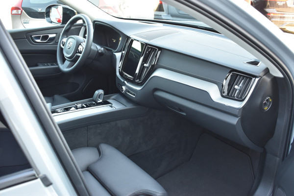 Volvo XC60 T6 AWD 350PK Plug-in Hybrid Ultimate Dark / Head-Up / Trekhaak / Blis / 360 Camera / Schuif/kanteldak /