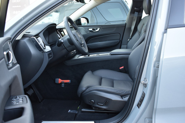 Volvo XC60 T6 AWD 350PK Plug-in Hybrid Ultimate Dark / Head-Up / Trekhaak / Blis / 360 Camera / Schuif/kanteldak /