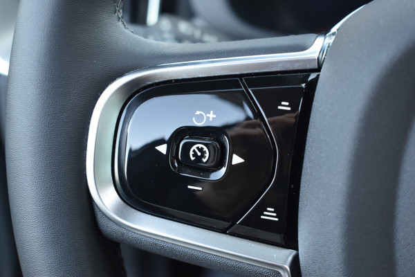 Volvo XC60 T6 AWD 350PK Plug-in Hybrid Ultimate Dark / Head-Up / Trekhaak / Blis / 360 Camera / Schuif/kanteldak /