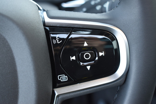 Volvo XC60 T6 AWD 350PK Plug-in Hybrid Ultimate Dark / Head-Up / Trekhaak / Blis / 360 Camera / Schuif/kanteldak /