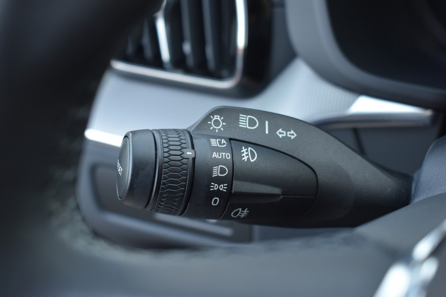 Volvo XC60 T6 AWD 350PK Plug-in Hybrid Ultimate Dark / Head-Up / Trekhaak / Blis / 360 Camera / Schuif/kanteldak /