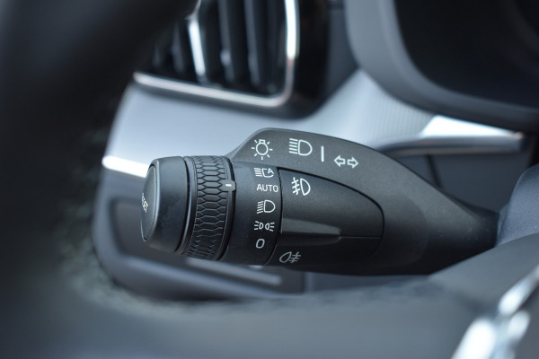 Volvo XC60 T6 AWD 350PK Plug-in Hybrid Ultimate Dark / Head-Up / Trekhaak / Blis / 360 Camera / Schuif/kanteldak /