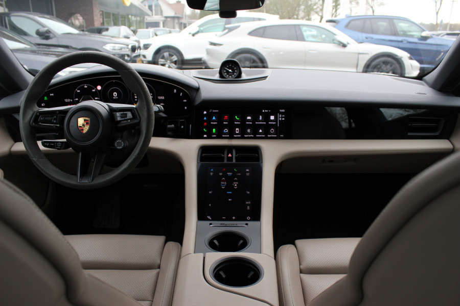 Porsche Taycan Sport Turismo 4S 93 kWh / SoH 91,9% / Panoramadak / 360Camera / Head-up / Accu Performance+ / 21'' / Achterasbesturing / Luchtvering / Keyless / Stoel+Stuurverwarming / DAB / ACC