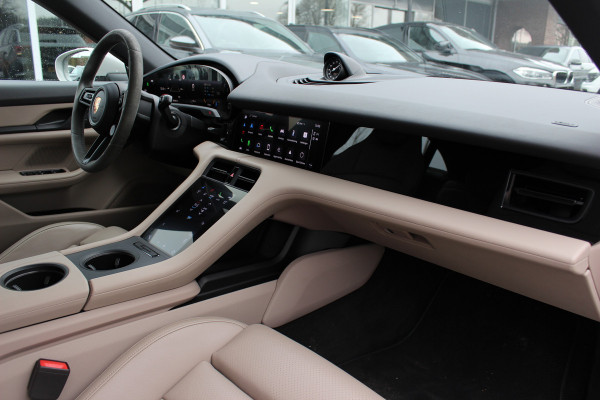 Porsche Taycan Sport Turismo 4S 93 kWh / SoH 91,9% / Panoramadak / 360Camera / Head-up / Accu Performance+ / 21'' / Achterasbesturing / Luchtvering / Keyless / Stoel+Stuurverwarming / DAB / ACC
