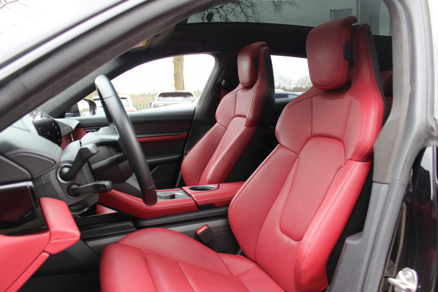 Porsche Taycan Cross Turismo Turbo S 93 kWh / SoH 90,9% / Panoramadak / 360Camera / Head-up / Passenger Display / Luchtvering / 21'' / Bose / Keyless / Sportdesign+Chrono / Stoelventilatie+Verwarming / Stuurverwarming / Dodehoek / DAB