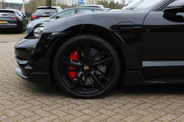 Porsche Taycan Cross Turismo Turbo S 93 kWh / SoH 90,9% / Panoramadak / 360Camera / Head-up / Passenger Display / Luchtvering / 21'' / Bose / Keyless / Sportdesign+Chrono / Stoelventilatie+Verwarming / Stuurverwarming / Dodehoek / DAB