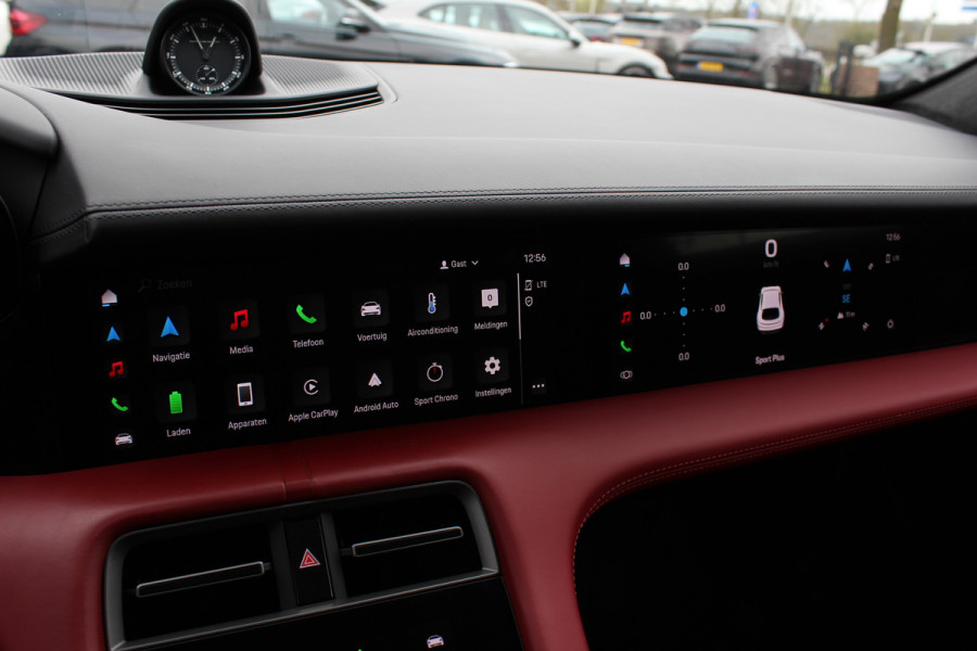 Porsche Taycan Cross Turismo Turbo S 93 kWh / SoH 90,9% / Panoramadak / 360Camera / Head-up / Passenger Display / Luchtvering / 21'' / Bose / Keyless / Sportdesign+Chrono / Stoelventilatie+Verwarming / Stuurverwarming / Dodehoek / DAB