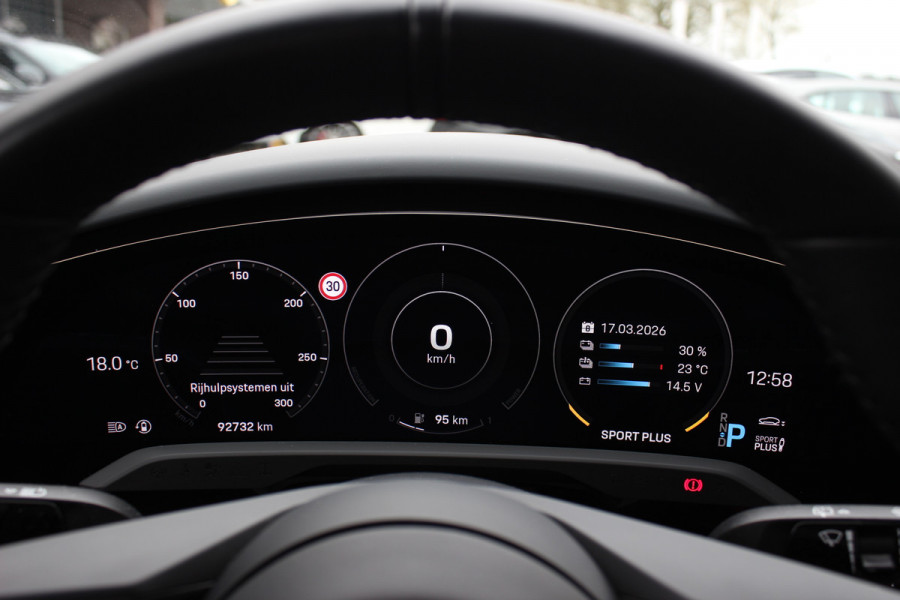 Porsche Taycan Cross Turismo Turbo S 93 kWh / SoH 90,9% / Panoramadak / 360Camera / Head-up / Passenger Display / Luchtvering / 21'' / Bose / Keyless / Sportdesign+Chrono / Stoelventilatie+Verwarming / Stuurverwarming / Dodehoek / DAB