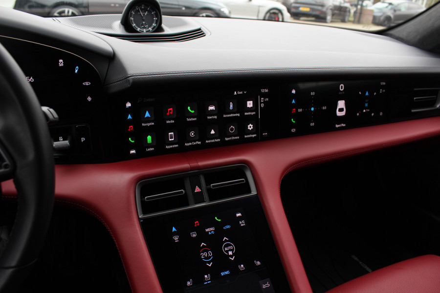 Porsche Taycan Cross Turismo Turbo S 93 kWh / SoH 90,9% / Panoramadak / 360Camera / Head-up / Passenger Display / Luchtvering / 21'' / Bose / Keyless / Sportdesign+Chrono / Stoelventilatie+Verwarming / Stuurverwarming / Dodehoek / DAB