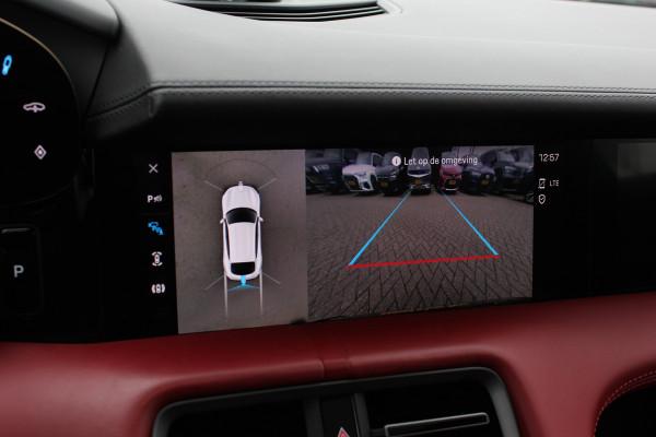 Porsche Taycan Cross Turismo Turbo S 93 kWh / SoH 90,9% / Panoramadak / 360Camera / Head-up / Passenger Display / Luchtvering / 21'' / Bose / Keyless / Sportdesign+Chrono / Stoelventilatie+Verwarming / Stuurverwarming / Dodehoek / DAB