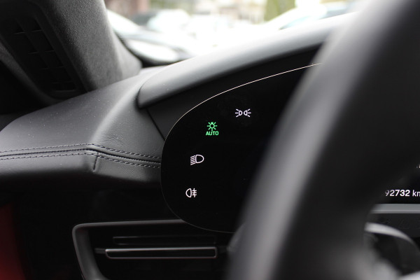 Porsche Taycan Cross Turismo Turbo S 93 kWh / SoH 90,9% / Panoramadak / 360Camera / Head-up / Passenger Display / Luchtvering / 21'' / Bose / Keyless / Sportdesign+Chrono / Stoelventilatie+Verwarming / Stuurverwarming / Dodehoek / DAB