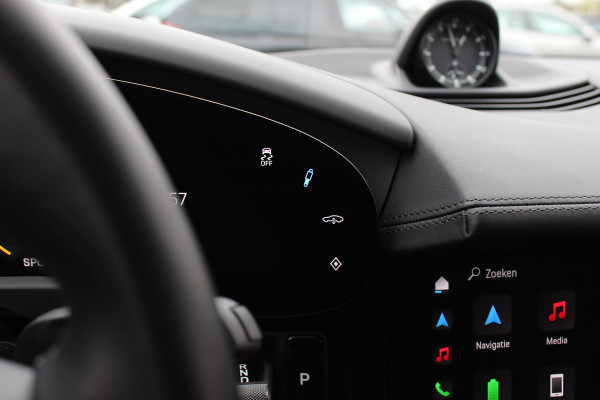 Porsche Taycan Cross Turismo Turbo S 93 kWh / SoH 90,9% / Panoramadak / 360Camera / Head-up / Passenger Display / Luchtvering / 21'' / Bose / Keyless / Sportdesign+Chrono / Stoelventilatie+Verwarming / Stuurverwarming / Dodehoek / DAB