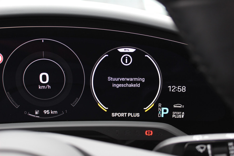 Porsche Taycan Cross Turismo Turbo S 93 kWh / SoH 90,9% / Panoramadak / 360Camera / Head-up / Passenger Display / Luchtvering / 21'' / Bose / Keyless / Sportdesign+Chrono / Stoelventilatie+Verwarming / Stuurverwarming / Dodehoek / DAB