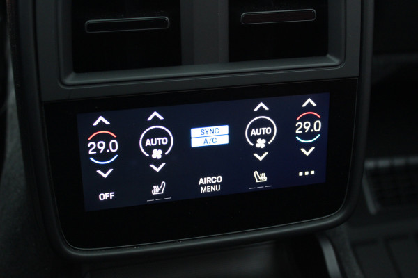 Porsche Taycan Cross Turismo Turbo S 93 kWh / SoH 90,9% / Panoramadak / 360Camera / Head-up / Passenger Display / Luchtvering / 21'' / Bose / Keyless / Sportdesign+Chrono / Stoelventilatie+Verwarming / Stuurverwarming / Dodehoek / DAB