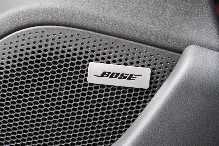 Porsche Taycan Cross Turismo Turbo S 93 kWh / SoH 90,9% / Panoramadak / 360Camera / Head-up / Passenger Display / Luchtvering / 21'' / Bose / Keyless / Sportdesign+Chrono / Stoelventilatie+Verwarming / Stuurverwarming / Dodehoek / DAB