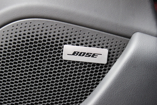 Porsche Taycan Cross Turismo Turbo S 93 kWh / SoH 90,9% / Panoramadak / 360Camera / Head-up / Passenger Display / Luchtvering / 21'' / Bose / Keyless / Sportdesign+Chrono / Stoelventilatie+Verwarming / Stuurverwarming / Dodehoek / DAB