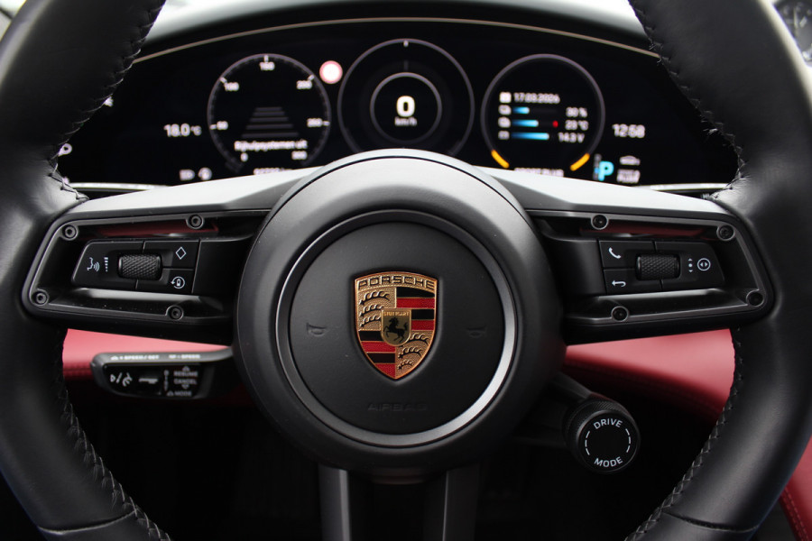 Porsche Taycan Cross Turismo Turbo S 93 kWh / SoH 90,9% / Panoramadak / 360Camera / Head-up / Passenger Display / Luchtvering / 21'' / Bose / Keyless / Sportdesign+Chrono / Stoelventilatie+Verwarming / Stuurverwarming / Dodehoek / DAB