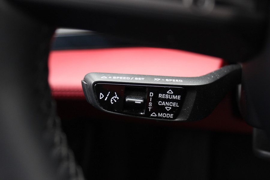 Porsche Taycan Cross Turismo Turbo S 93 kWh / SoH 90,9% / Panoramadak / 360Camera / Head-up / Passenger Display / Luchtvering / 21'' / Bose / Keyless / Sportdesign+Chrono / Stoelventilatie+Verwarming / Stuurverwarming / Dodehoek / DAB