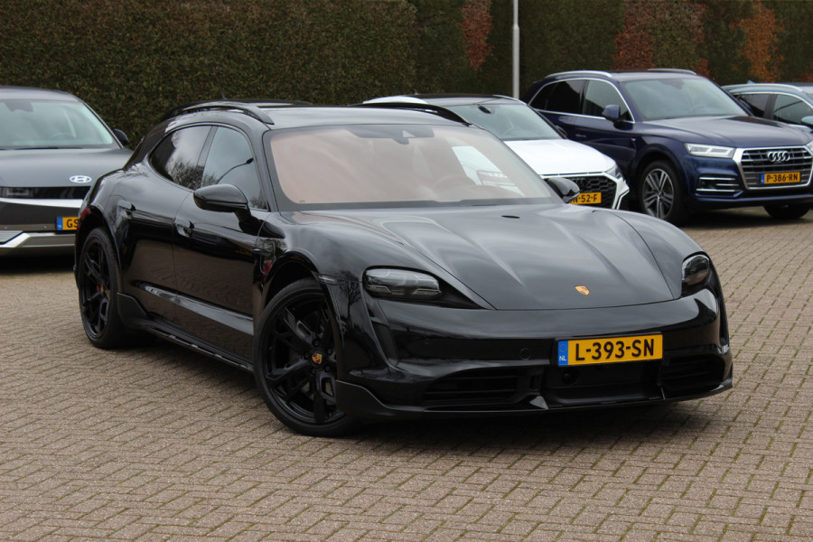 Porsche Taycan Cross Turismo Turbo S 93 kWh / SoH 90,9% / Panoramadak / 360Camera / Head-up / Passenger Display / Luchtvering / 21'' / Bose / Keyless / Sportdesign+Chrono / Stoelventilatie+Verwarming / Stuurverwarming / Dodehoek / DAB