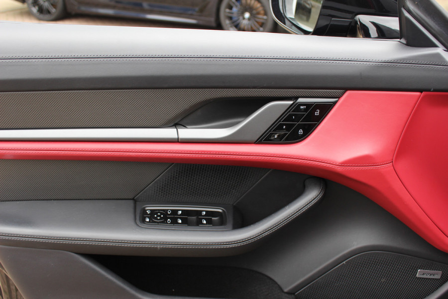 Porsche Taycan Cross Turismo Turbo S 93 kWh / SoH 90,9% / Panoramadak / 360Camera / Head-up / Passenger Display / Luchtvering / 21'' / Bose / Keyless / Sportdesign+Chrono / Stoelventilatie+Verwarming / Stuurverwarming / Dodehoek / DAB