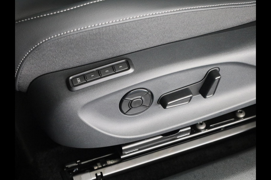 Volkswagen T-Roc R-Line First Edition 1.5 eTSI 110 kW / 150 PK SUV