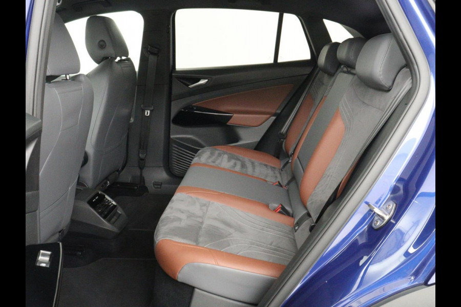 Volkswagen ID.4 First 77 kWh | SOH 90% | Stoelverwarming | Adaptive cruise | 20'' | Half leder | Carplay | Navigatie | Sfeerverlichting | Full LED | Camera | Stuurverwarming