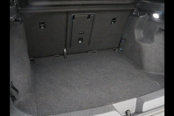 Volkswagen ID.4 First 77 kWh | SOH 90% | Stoelverwarming | Adaptive cruise | 20'' | Half leder | Carplay | Navigatie | Sfeerverlichting | Full LED | Camera | Stuurverwarming