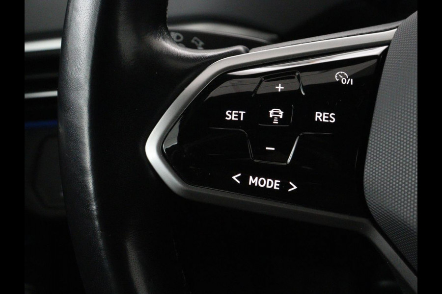 Volkswagen ID.4 First 77 kWh | SOH 90% | Stoelverwarming | Adaptive cruise | 20'' | Half leder | Carplay | Navigatie | Sfeerverlichting | Full LED | Camera | Stuurverwarming