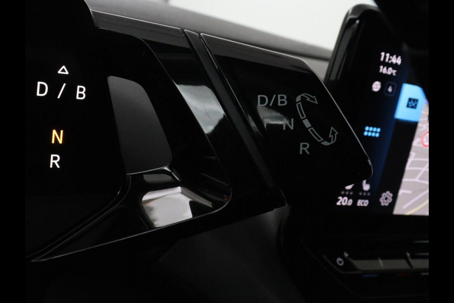 Volkswagen ID.4 First 77 kWh | SOH 90% | Stoelverwarming | Adaptive cruise | 20'' | Half leder | Carplay | Navigatie | Sfeerverlichting | Full LED | Camera | Stuurverwarming