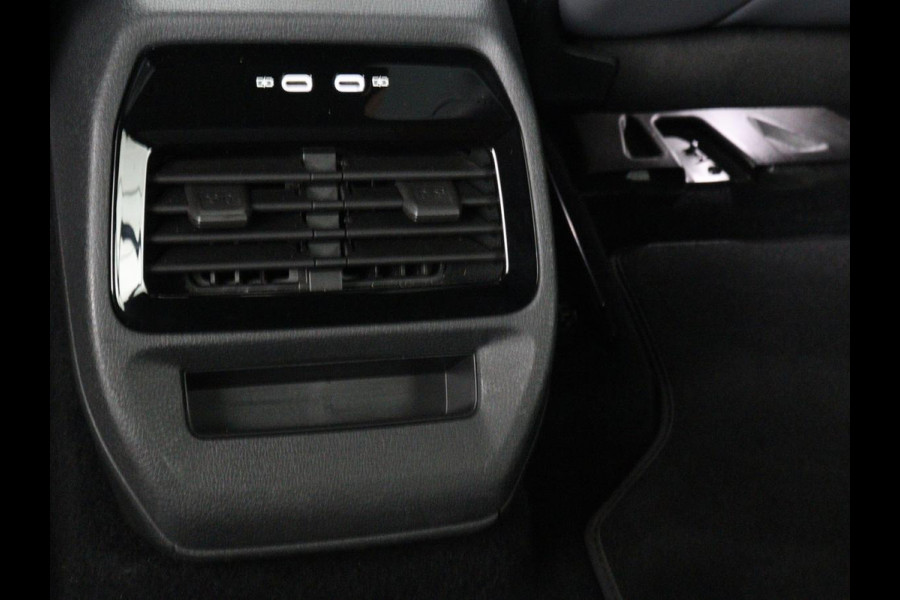 Volkswagen ID.4 First 77 kWh | SOH 90% | Stoelverwarming | Adaptive cruise | 20'' | Half leder | Carplay | Navigatie | Sfeerverlichting | Full LED | Camera | Stuurverwarming
