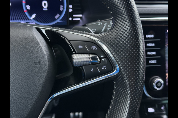 Škoda Superb Combi T218PK iV PHEV AUT-6 Sportline BS Elektr.+Geheugen-Sport-Stoelen+Verwarmd Trekhaak Virtual Cockpit Matrix Led Navi Ecc Ada 1.4t- Plug-in-hybride Achterbank+Stuurverwarming Led Elek.Achterklep Lmv 19" Keyless Dodehoek detectie Verkeersbord detectie 1e Eigenaar Origineel Nederlandse Auto 400 Nm !! + 1600kg trekvermogen