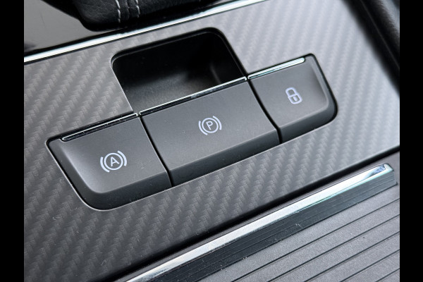 Škoda Superb Combi T218PK iV PHEV AUT-6 Sportline BS Elektr.+Geheugen-Sport-Stoelen+Verwarmd Trekhaak Virtual Cockpit Matrix Led Navi Ecc Ada 1.4t- Plug-in-hybride Achterbank+Stuurverwarming Led Elek.Achterklep Lmv 19" Keyless Dodehoek detectie Verkeersbord detectie 1e Eigenaar Origineel Nederlandse Auto 400 Nm !! + 1600kg trekvermogen