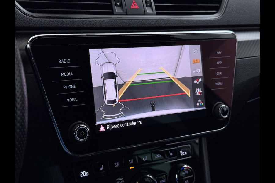 Škoda Superb Combi T218PK iV PHEV AUT-6 Sportline BS Elektr.+Geheugen-Sport-Stoelen+Verwarmd Trekhaak Virtual Cockpit Matrix Led Navi Ecc Ada 1.4t- Plug-in-hybride Achterbank+Stuurverwarming Led Elek.Achterklep Lmv 19" Keyless Dodehoek detectie Verkeersbord detectie 1e Eigenaar Origineel Nederlandse Auto 400 Nm !! + 1600kg trekvermogen