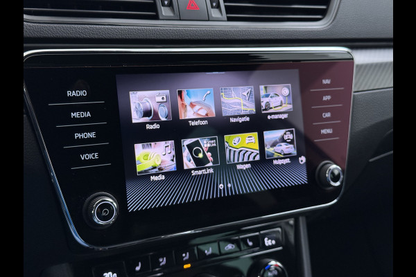 Škoda Superb Combi T218PK iV PHEV AUT-6 Sportline BS Elektr.+Geheugen-Sport-Stoelen+Verwarmd Trekhaak Virtual Cockpit Matrix Led Navi Ecc Ada 1.4t- Plug-in-hybride Achterbank+Stuurverwarming Led Elek.Achterklep Lmv 19" Keyless Dodehoek detectie Verkeersbord detectie 1e Eigenaar Origineel Nederlandse Auto 400 Nm !! + 1600kg trekvermogen