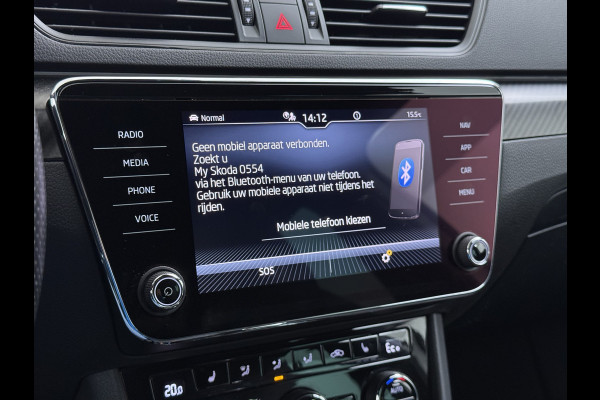 Škoda Superb Combi T218PK iV PHEV AUT-6 Sportline BS Elektr.+Geheugen-Sport-Stoelen+Verwarmd Trekhaak Virtual Cockpit Matrix Led Navi Ecc Ada 1.4t- Plug-in-hybride Achterbank+Stuurverwarming Led Elek.Achterklep Lmv 19" Keyless Dodehoek detectie Verkeersbord detectie 1e Eigenaar Origineel Nederlandse Auto 400 Nm !! + 1600kg trekvermogen